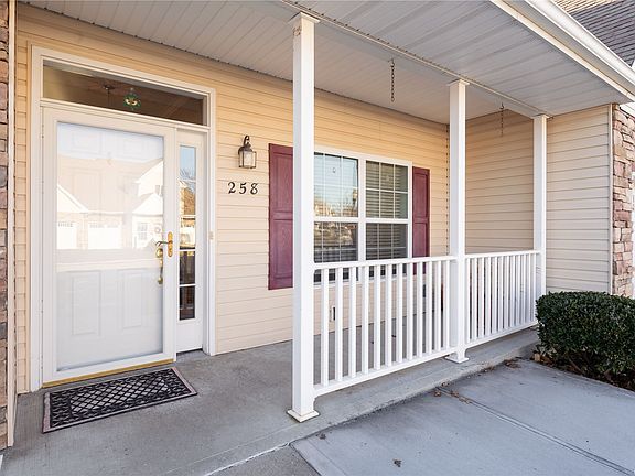 2nd image of 258 Pond Cir #258