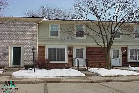 2847 Seaton Circuit W photo 1