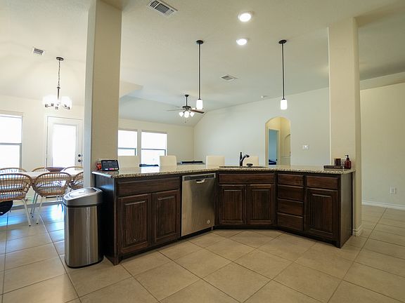5th image of 4112 Sweet Clover Ln