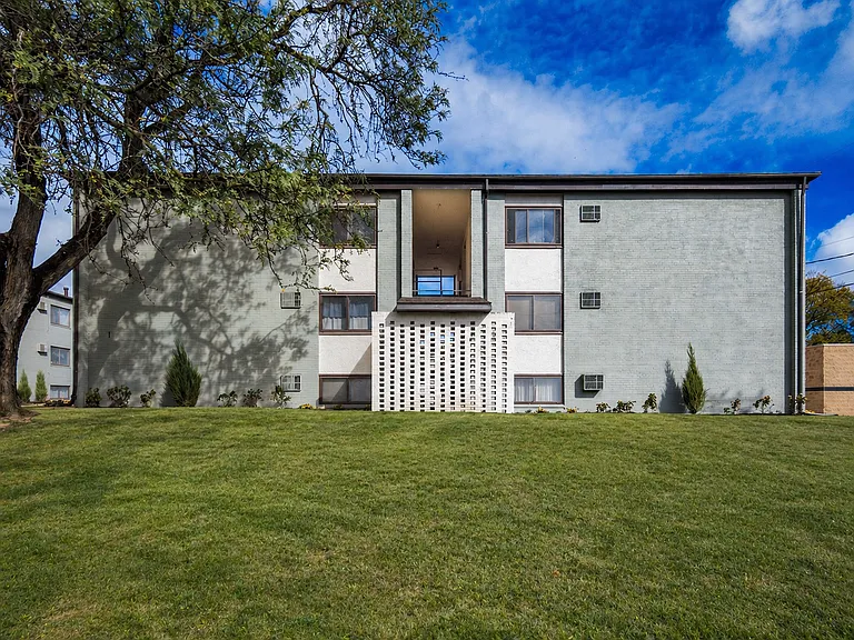 The Chambers Apartments — Photo 48