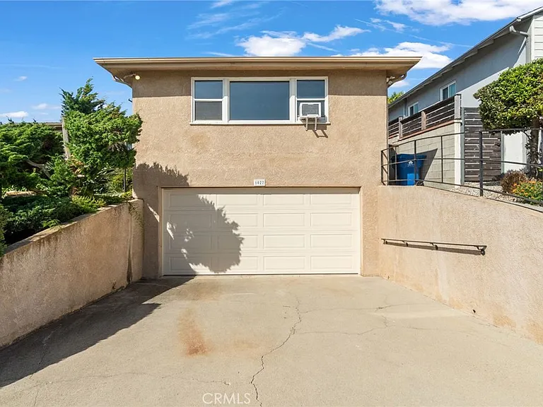 1027 S Malgren Ave — Photo 4