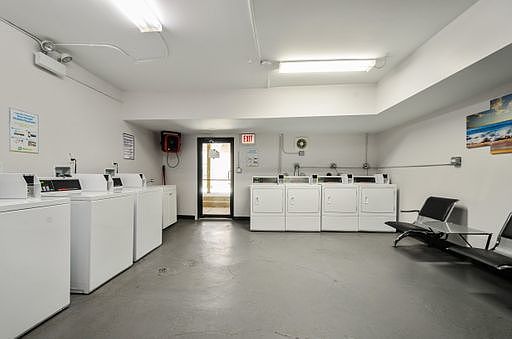 2nd image of 7451 N Greenview Ave #114