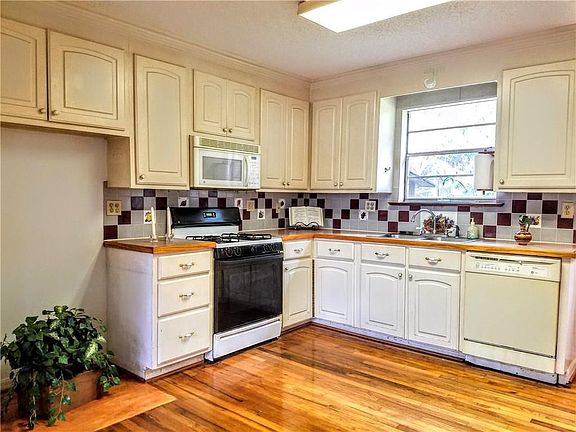 2nd image of 3353 Baptiste Dr S