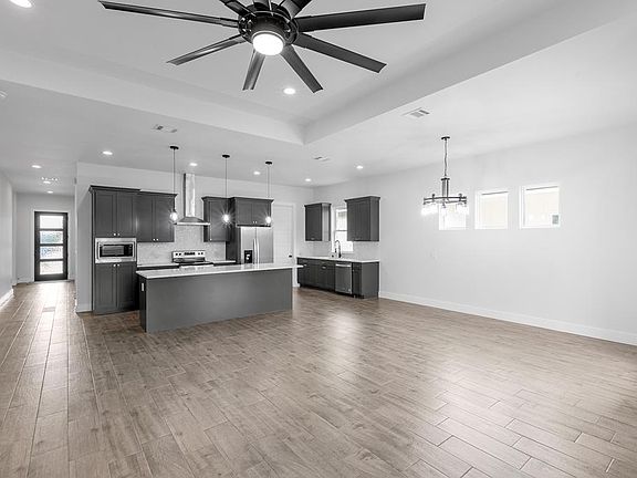 3rd image of 142 Feather Way