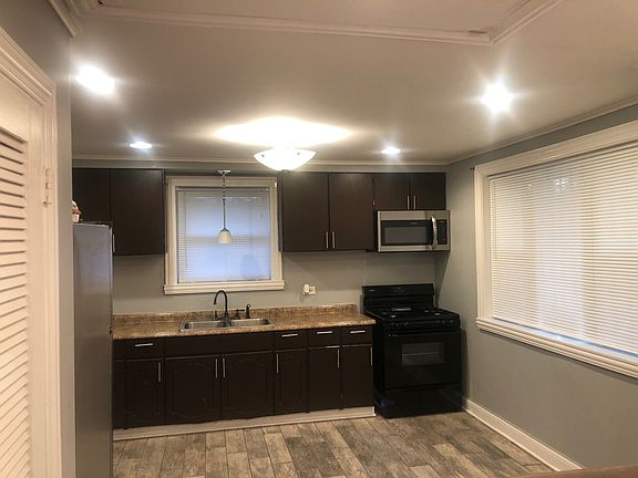 5th image of 10814 S Emerald Ave