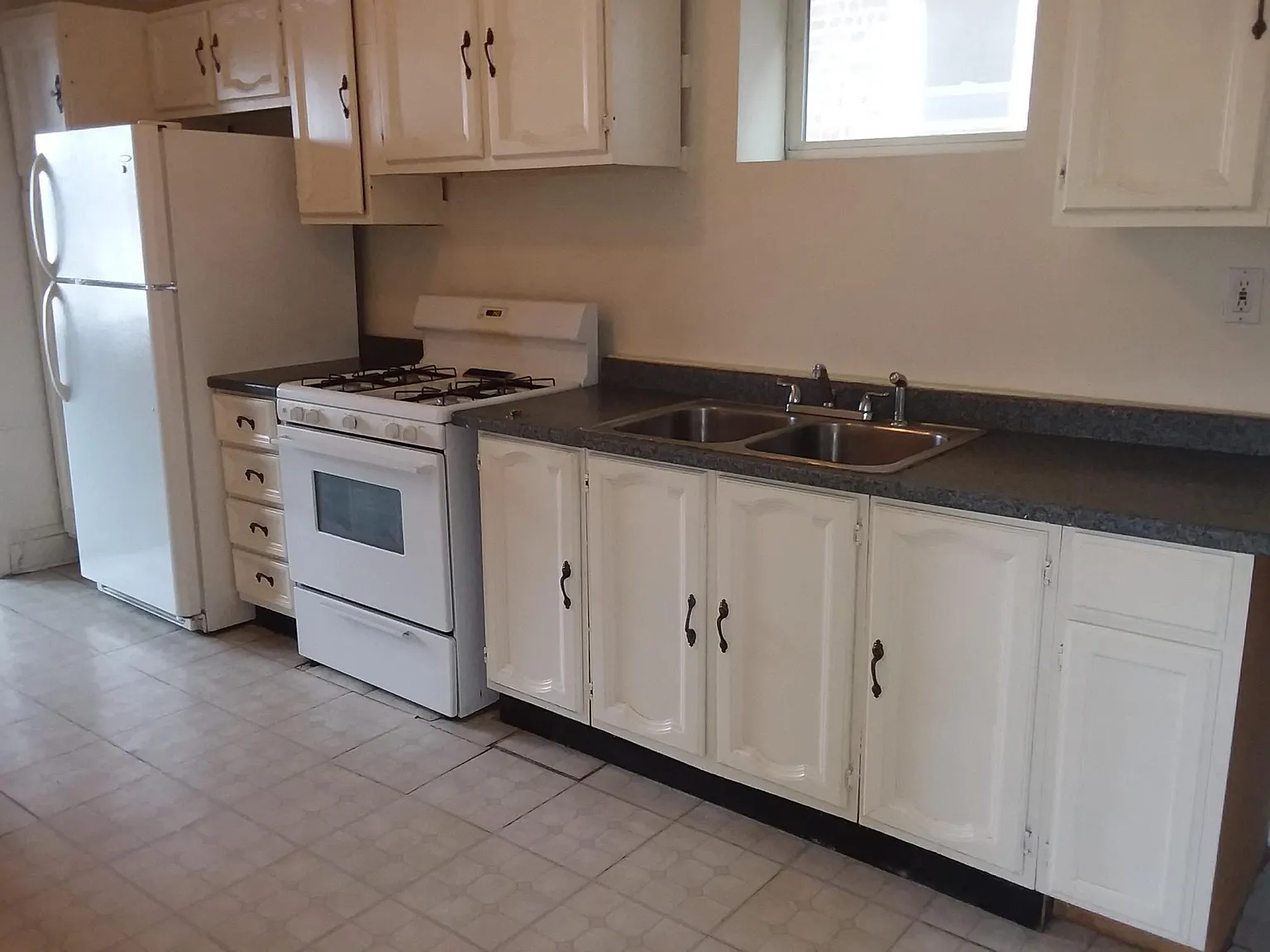 2 bed, 1200 sqft, $1,695 — Photo 2