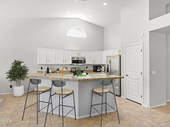 3rd image of 2517 N RAVEN Circle