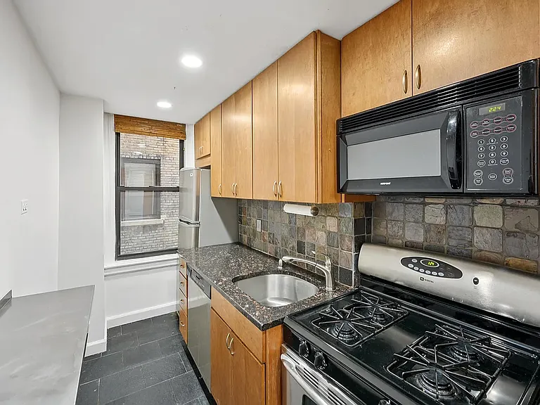 123 W 93rd St #2E — Photo 9