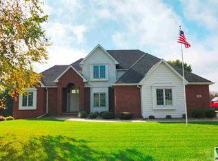 1666 Willow Run Blvd, Le Mars, IA 51031