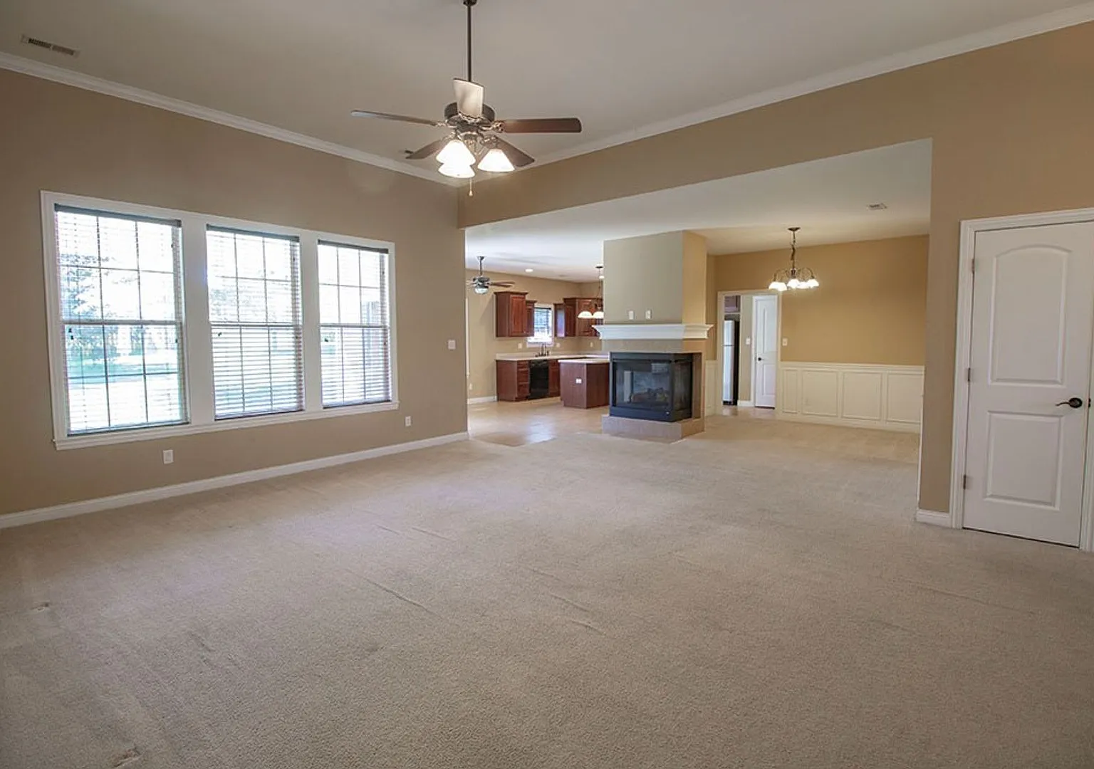 Supreme Residence For A Modern Lifestyle In This 3 Bedroom Home — Photo 4