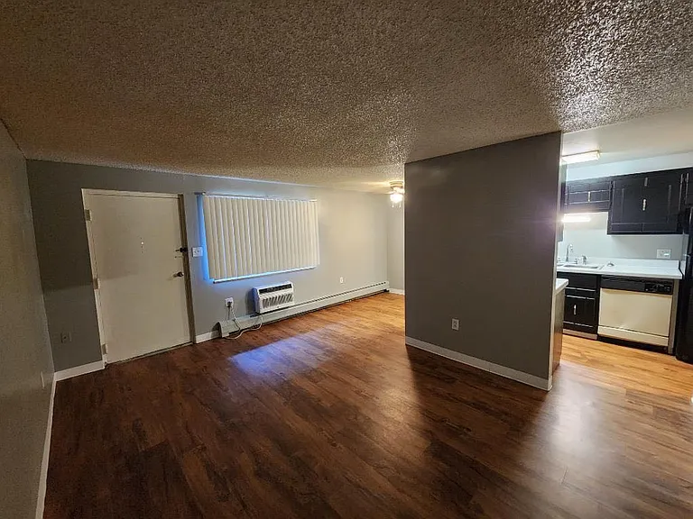 Crestview Apartments — Photo 28