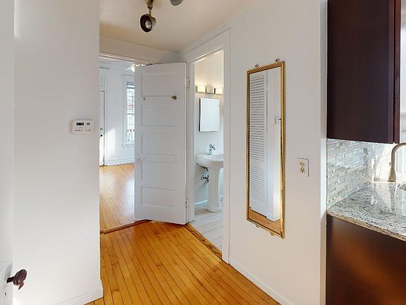 2nd image of 2475 N Clybourn Ave APT 2R