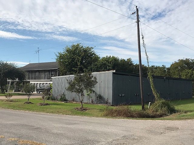 2nd image of 525 Cypress St
