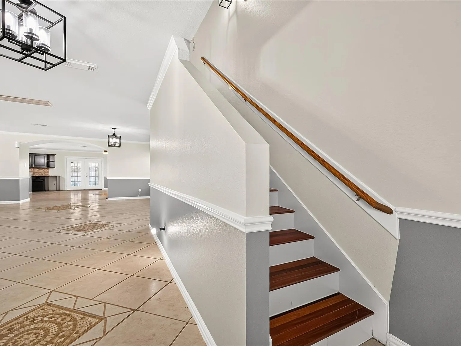4 bed, 3.5 bath, 3440 sqft, $2,250 — Photo 3