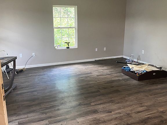 4th image of 717 Nathan Dr