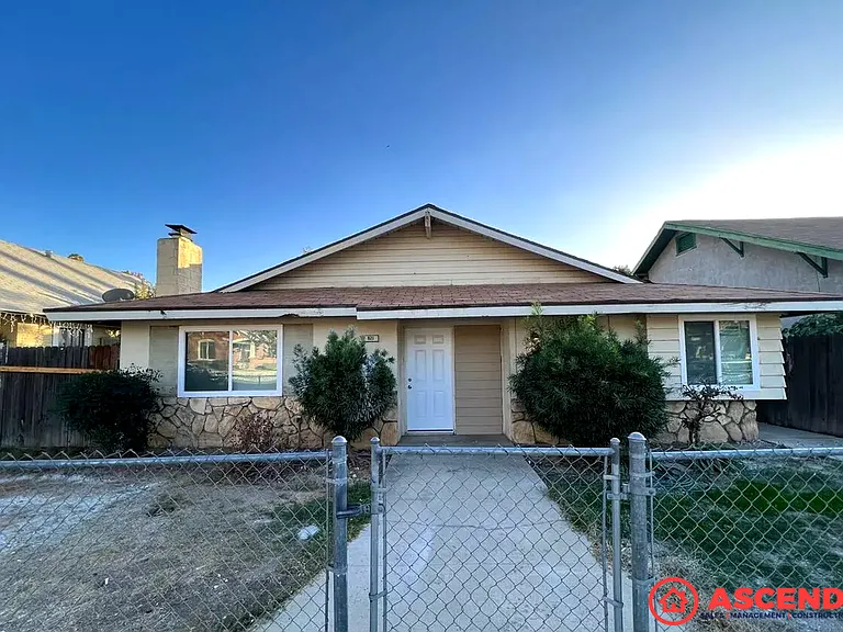 821 Oregon St — Photo 1