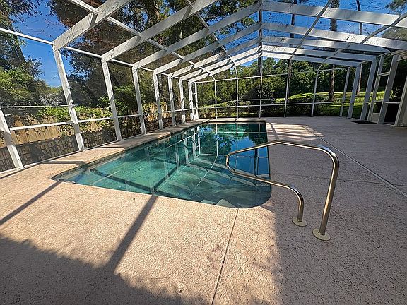 3rd image of 203 North Cir