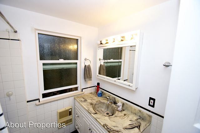 1st image of 8232 Vista Dr