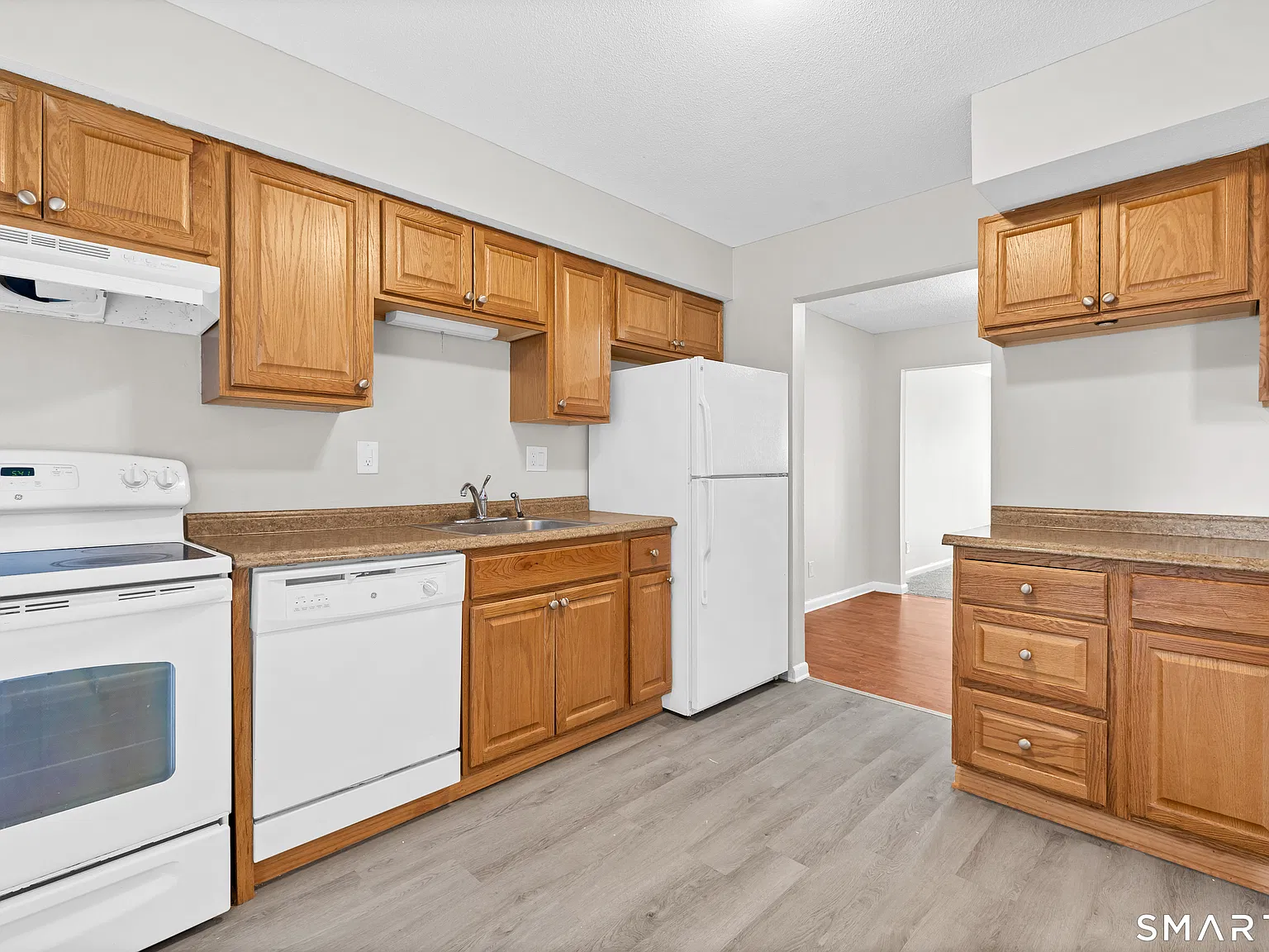 2 bed, 1.5 bath, 1368 sqft, $2,050 — Photo 3