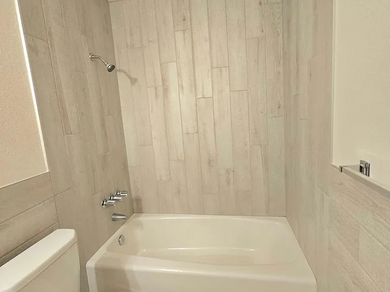 40410 Meridian E #9 — Photo 3
