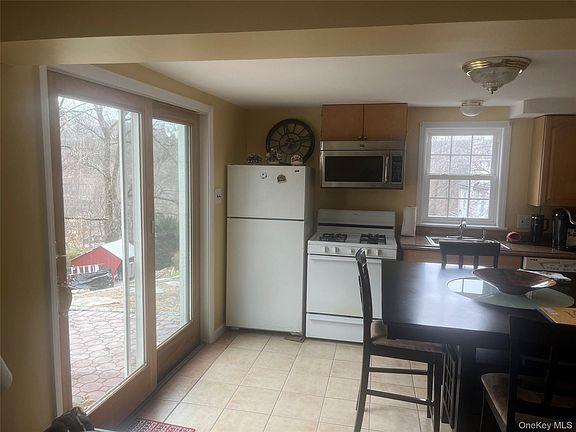 3rd image of 13 Summitt Pl