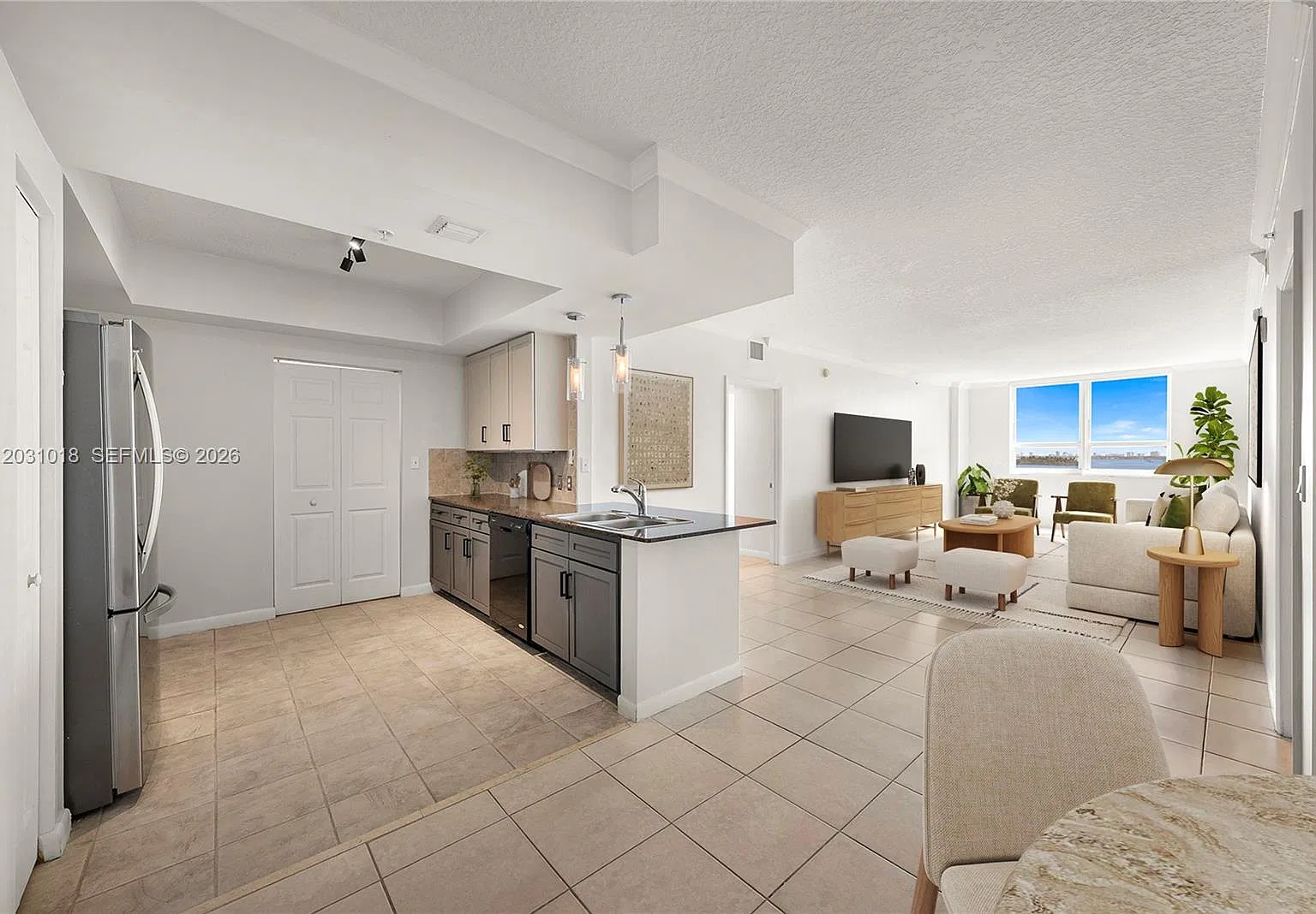 Cite Condo — Photo 1