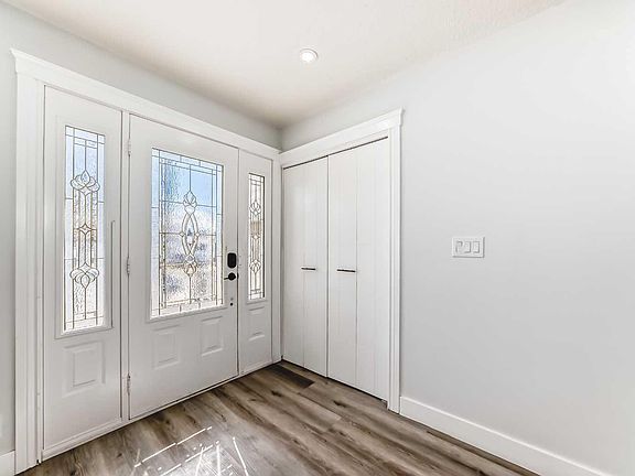 5th image of 204 Whiteview Close NE