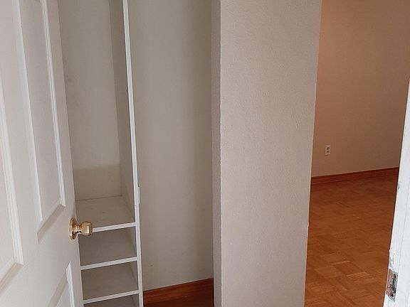 4th image of 3846 Commonwealth Dr