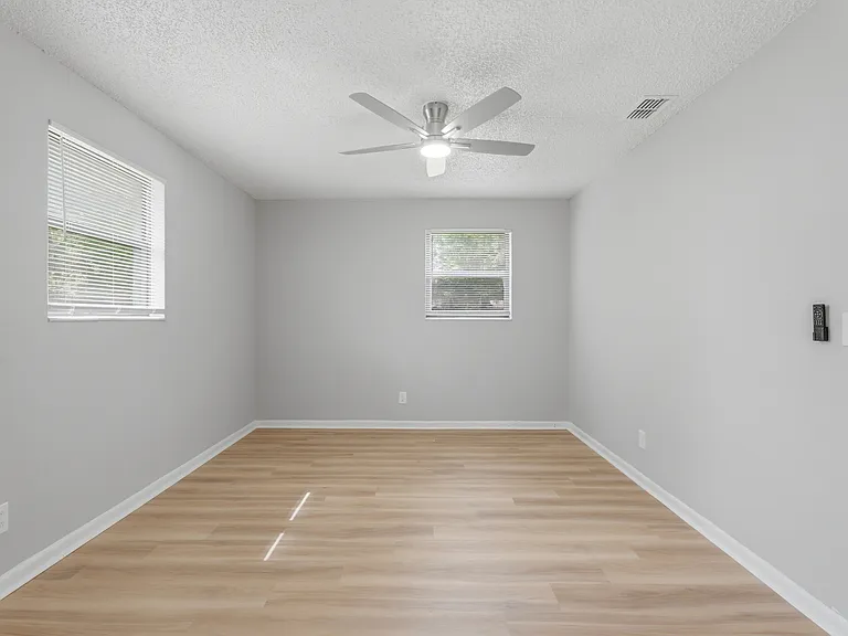 6766 London Bridge Ln — Photo 23