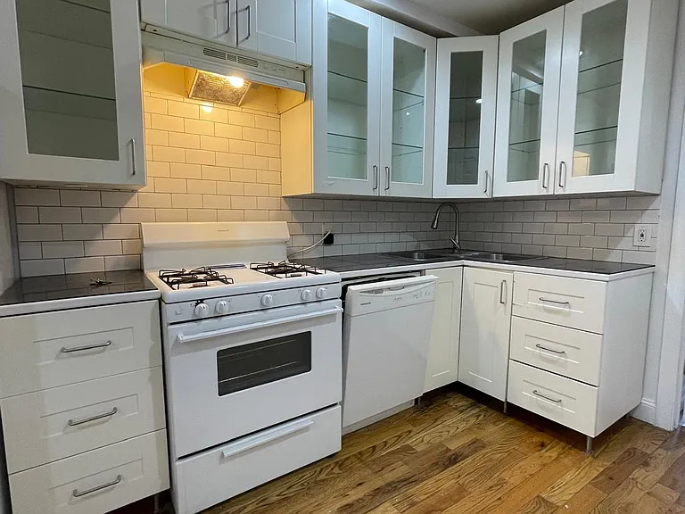 16.5 Wallis Ave #2 — Photo 3