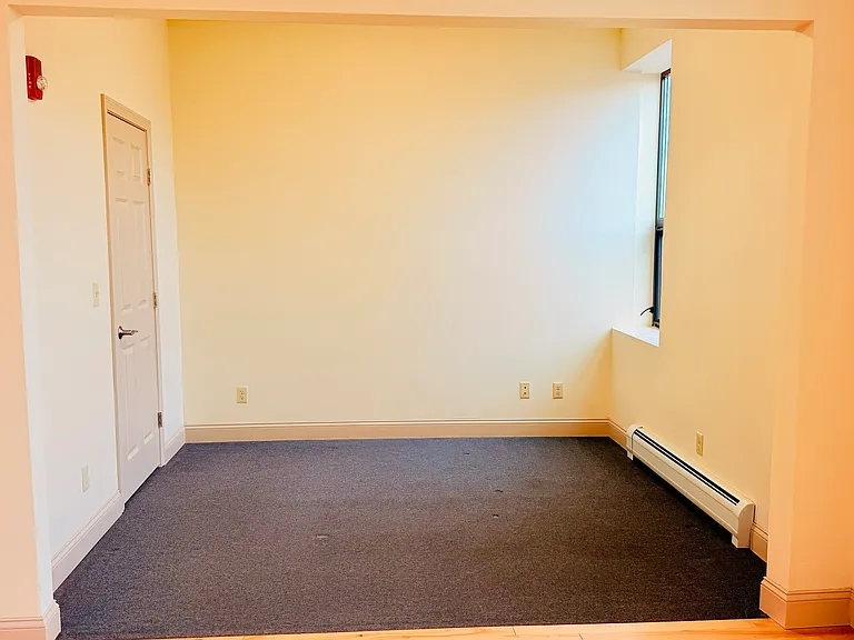 191 College St #212 — Photo 30