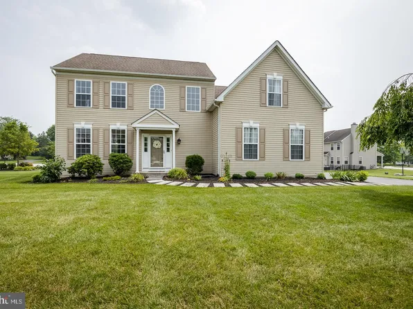 324 Hidden Creek Dr, Downingtown, PA 19335