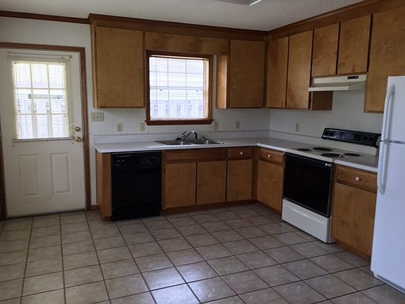 2nd image of 2314A Pineview Dr #0