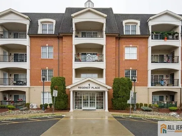 315 Regency Pl, Woodbridge, NJ 07095