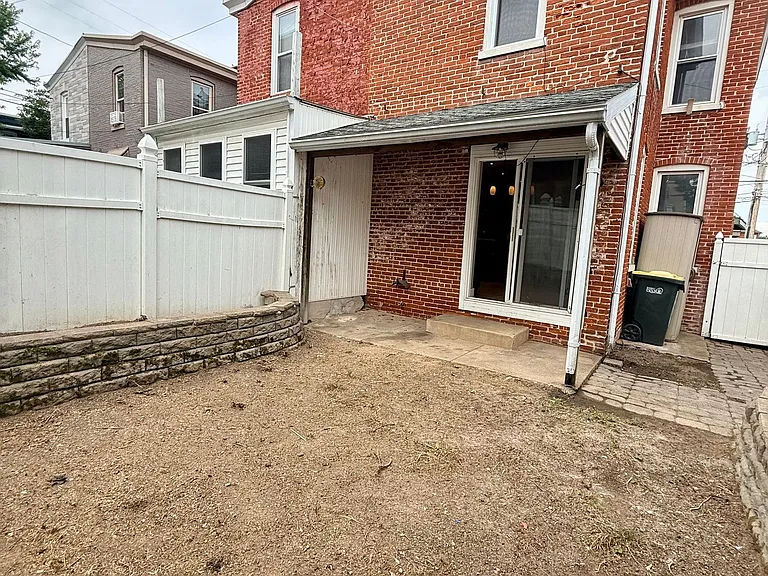 412 W Frederick St — Photo 30