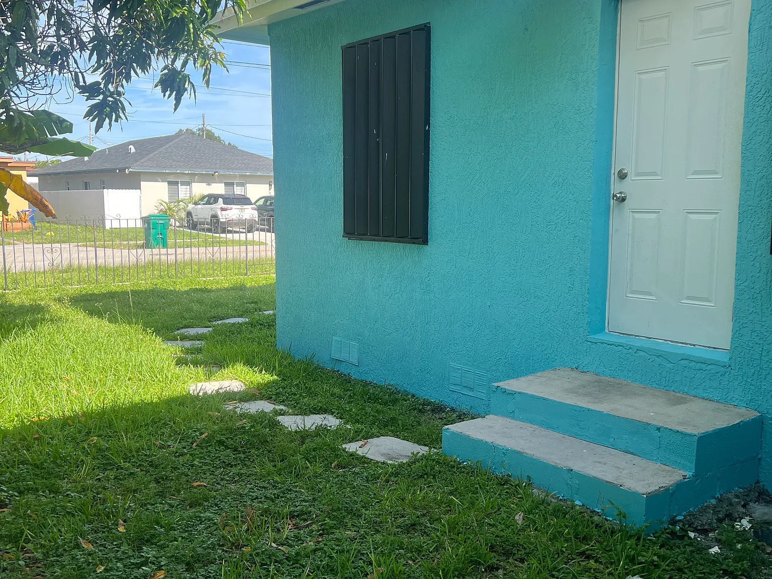 5621 NW 19th Ave — Photo 1
