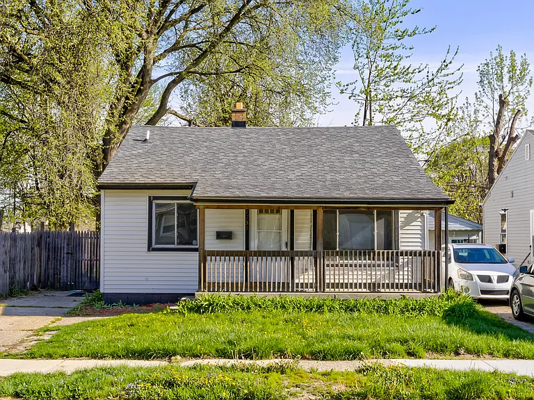 1731 E Pearl Ave — Photo 1