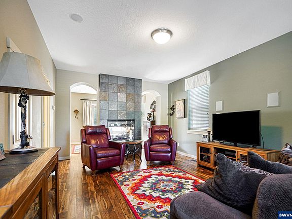 5th image of 7843 Delaplane St NE