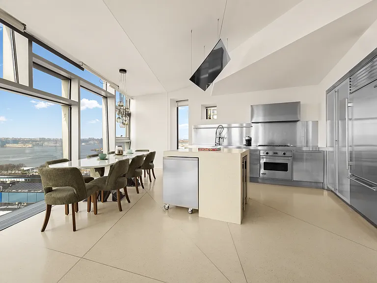 100 11th Ave #16A — Photo 3
