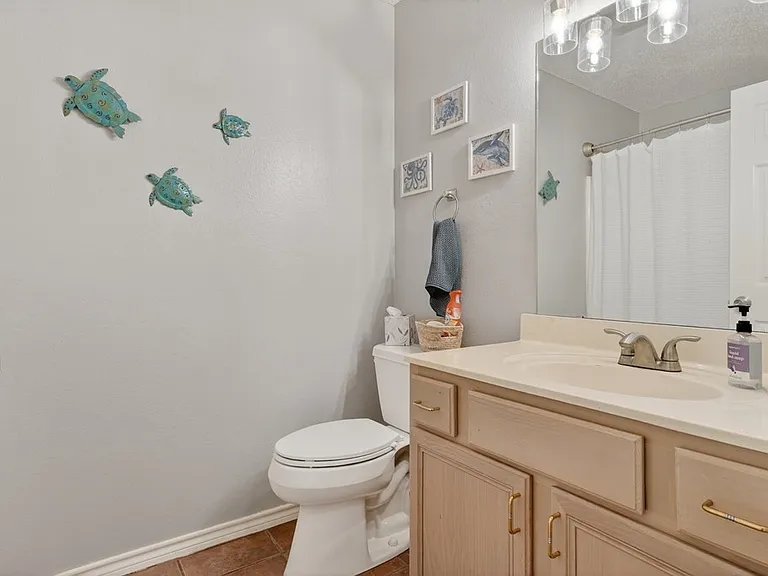 2300 Naples Dr — Photo 9