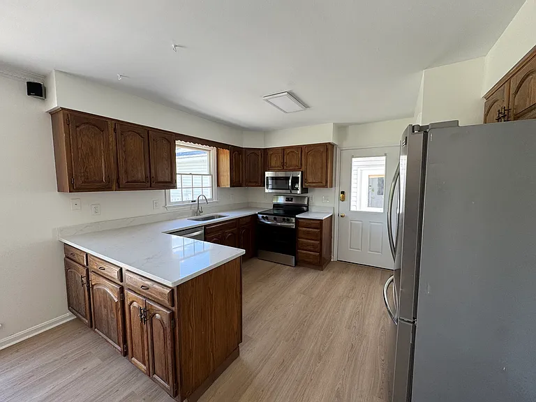 2335 Elderberry Ln — Photo 6