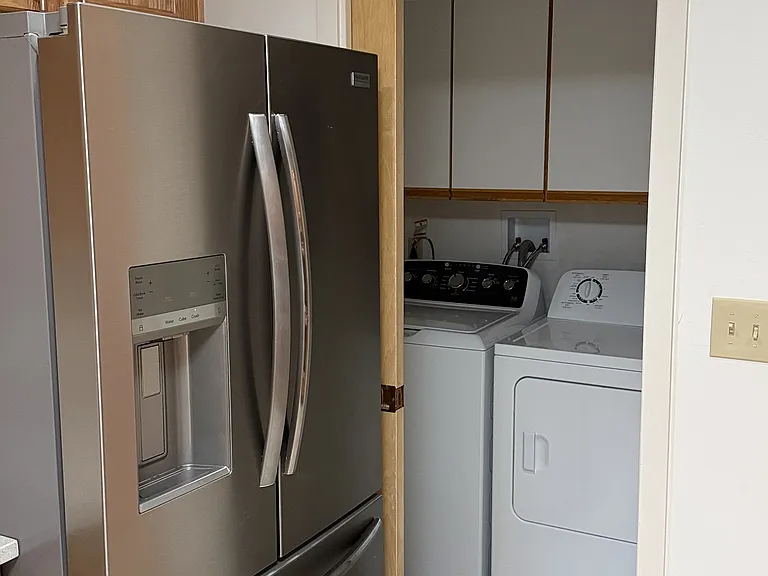 Chelsea Condos — Photo 37