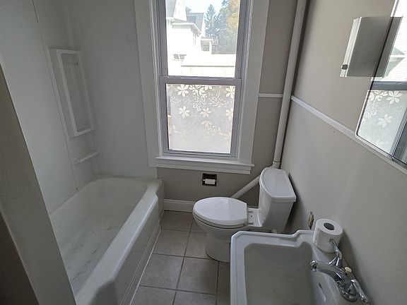 4th image of 176 Windham Rd #1