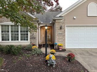 2245 Glenross Dr, Uniontown, OH 44685