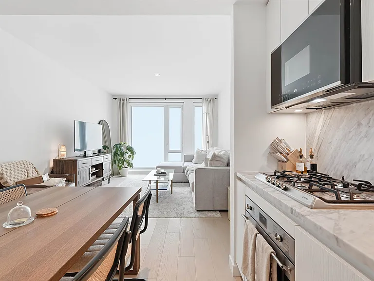 144 1st St #5H — Photo 7