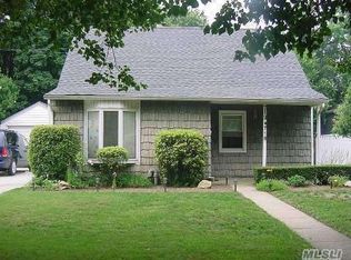 719 Wren Ct, West Hempstead, NY 11552