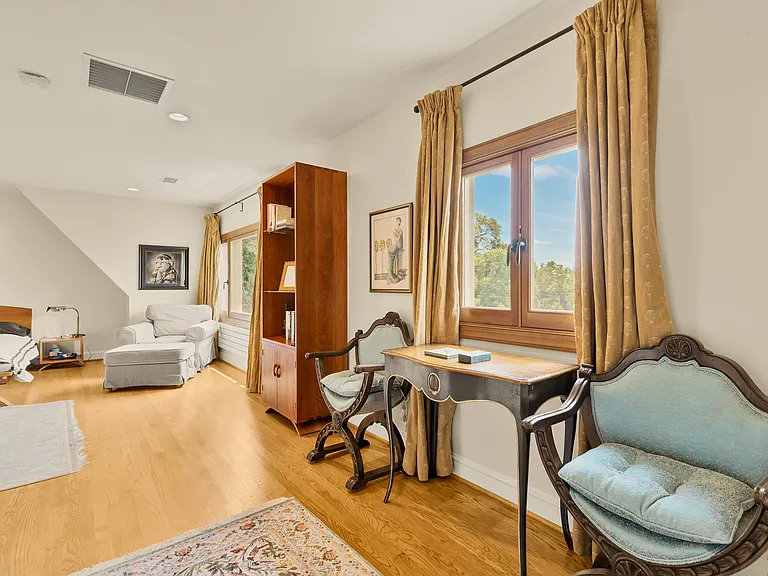 3111 Chain Bridge Rd NW — Photo 34