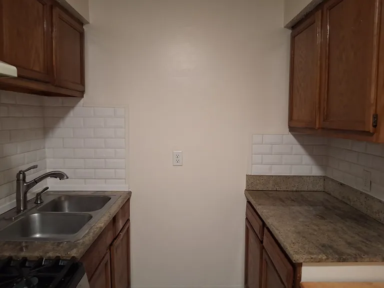 1225 Summit St #C — Photo 8