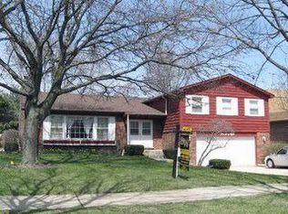 568 Raintree Dr, Glen Ellyn, IL 60137