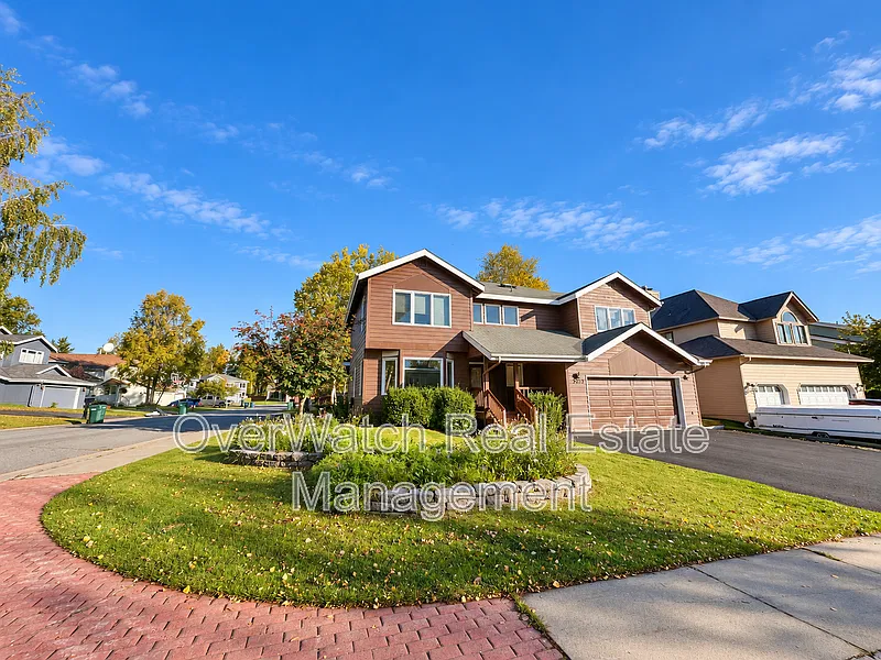 5 bed, 4.5 bath, 2568 sqft, $3,400 — Photo 2